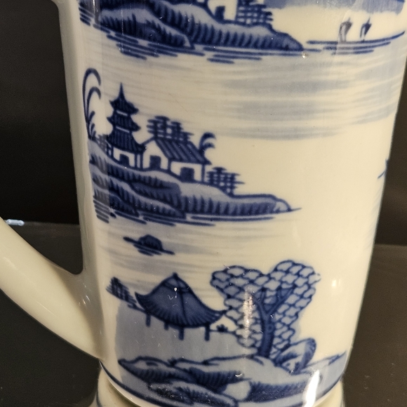 Vtg White And Blue Porcelain 16oz Mug. Blue Willow Inspiration Pattern Cup - Picture 6 of 14